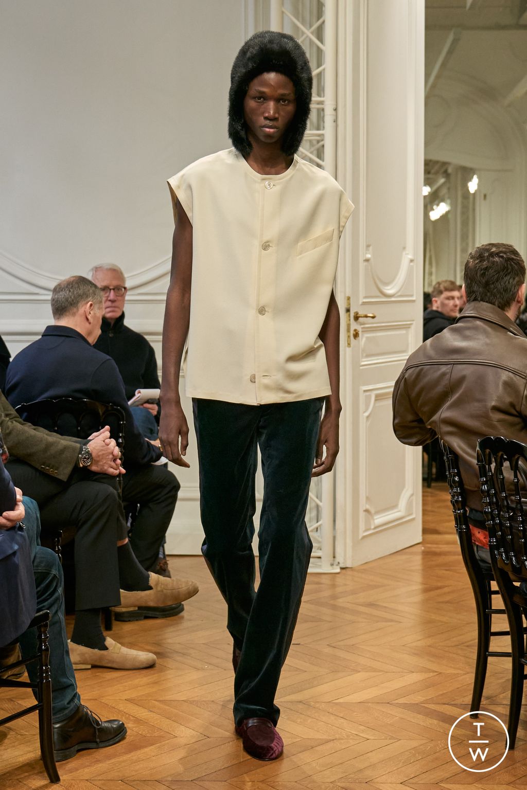 Fashion Week Paris Fall/Winter 2024 look 2 de la collection Givenchy menswear