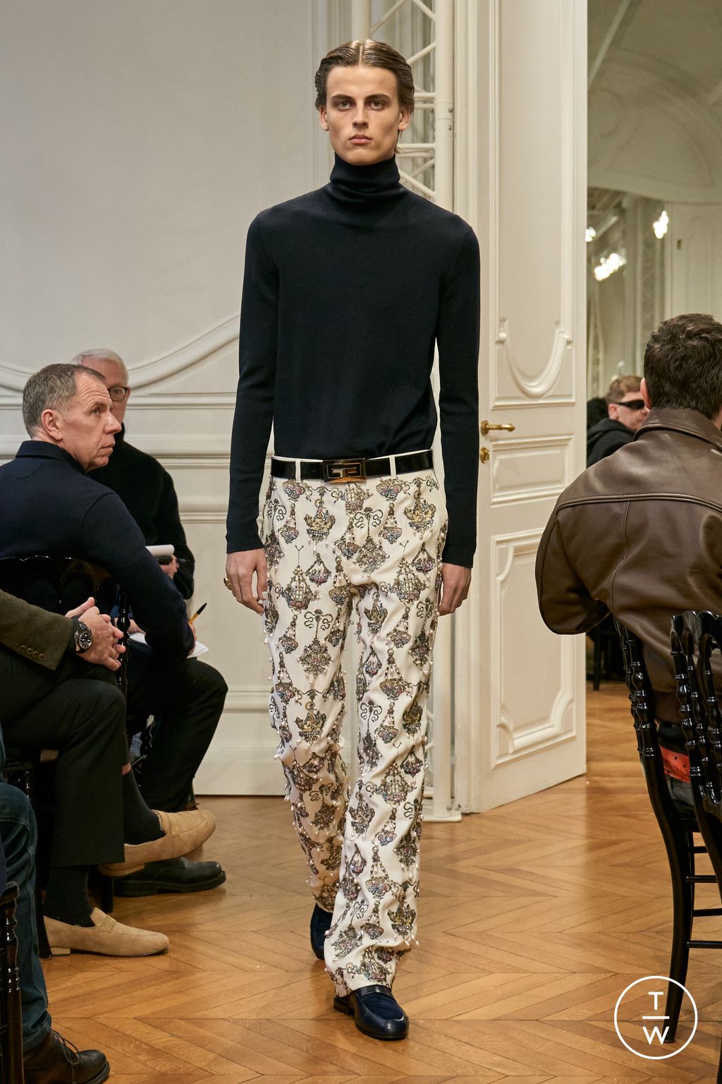 Fashion Week Paris Fall/Winter 2024 look 10 from the Givenchy collection menswear