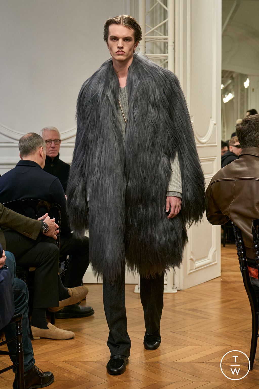 Fashion Week Paris Fall/Winter 2024 look 12 from the Givenchy collection menswear