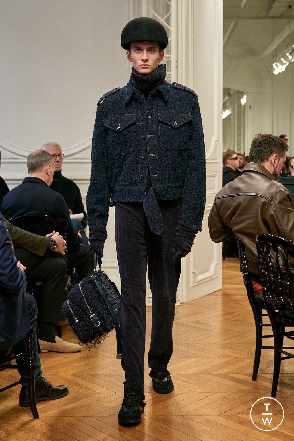 Fashion Week Paris Fall/Winter 2024 look 27 from the Givenchy collection menswear