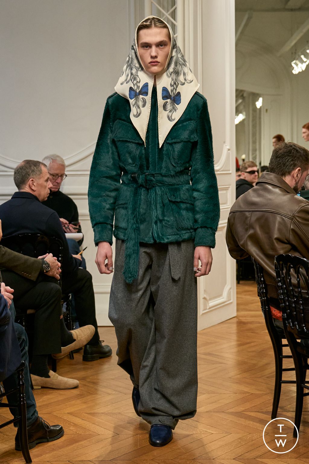 Fashion Week Paris Fall/Winter 2024 look 33 from the Givenchy collection menswear