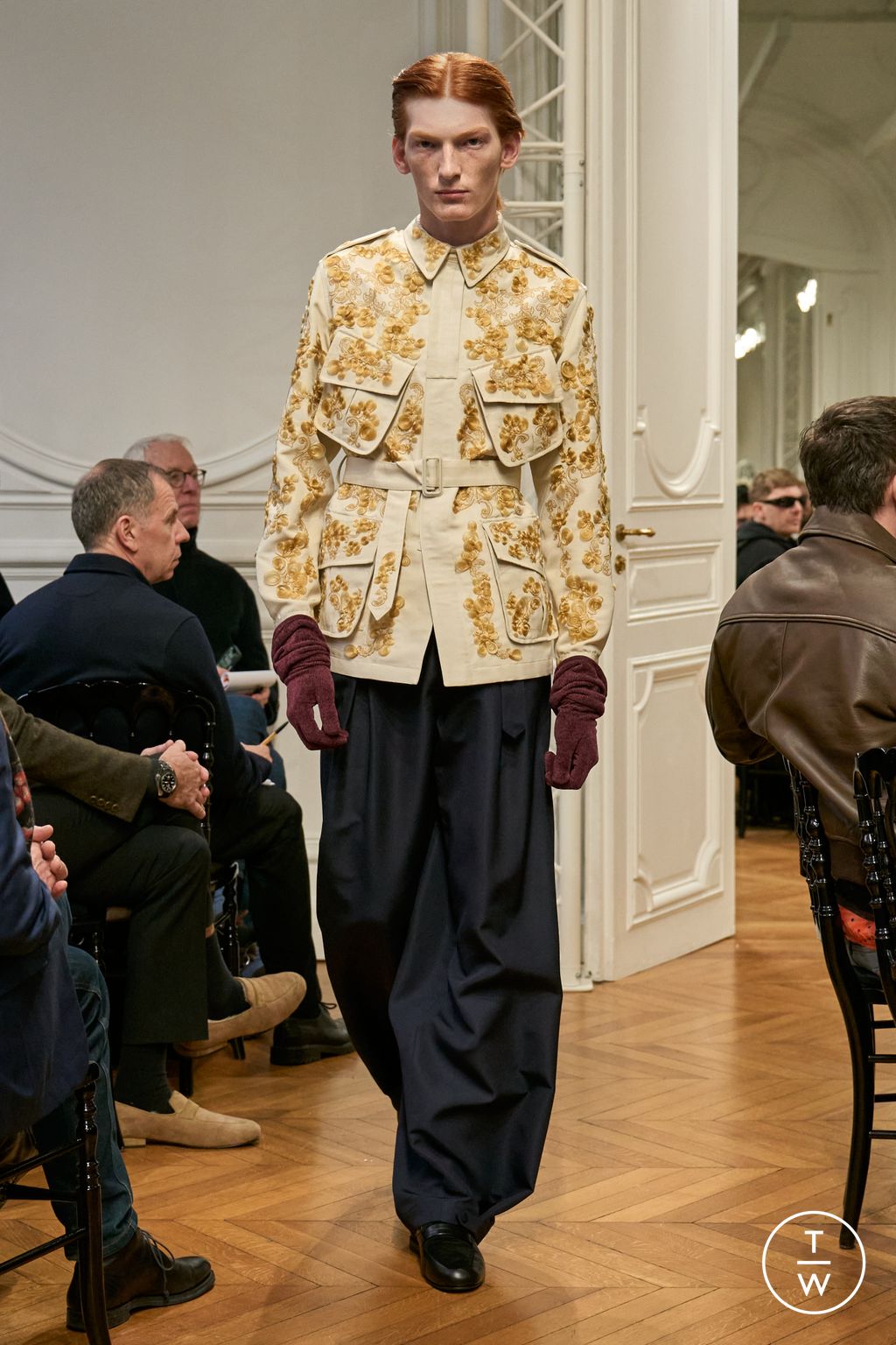 Fashion Week Paris Fall/Winter 2024 look 34 from the Givenchy collection menswear