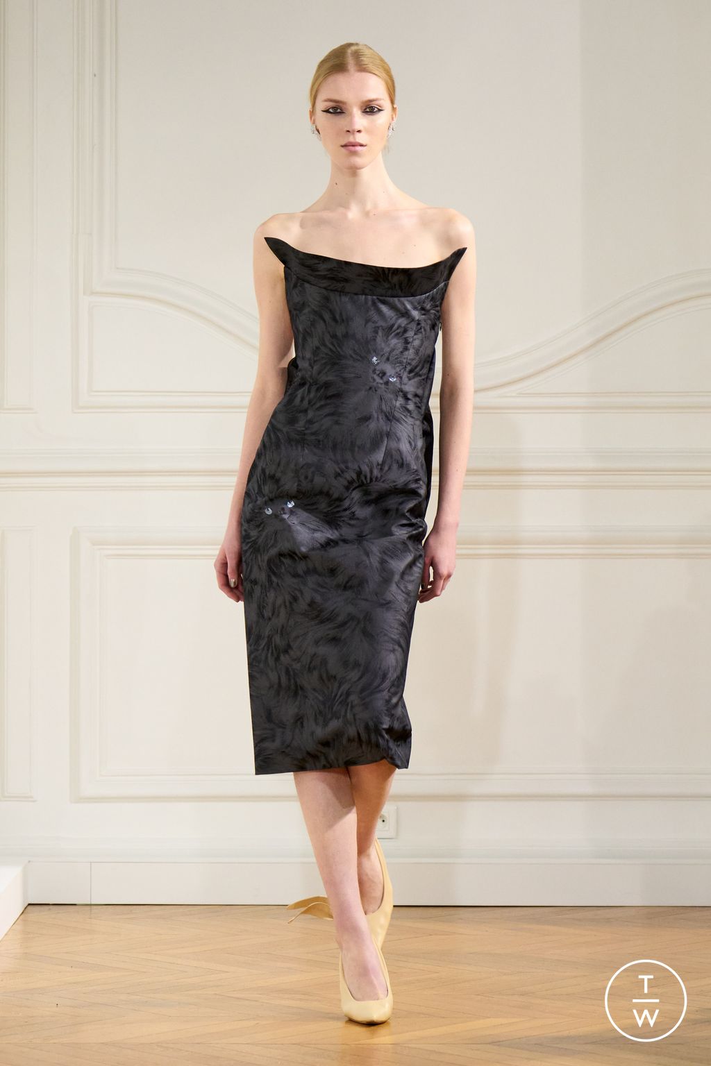 Fashion Week Paris Fall/Winter 2024 look 5 de la collection Givenchy womenswear