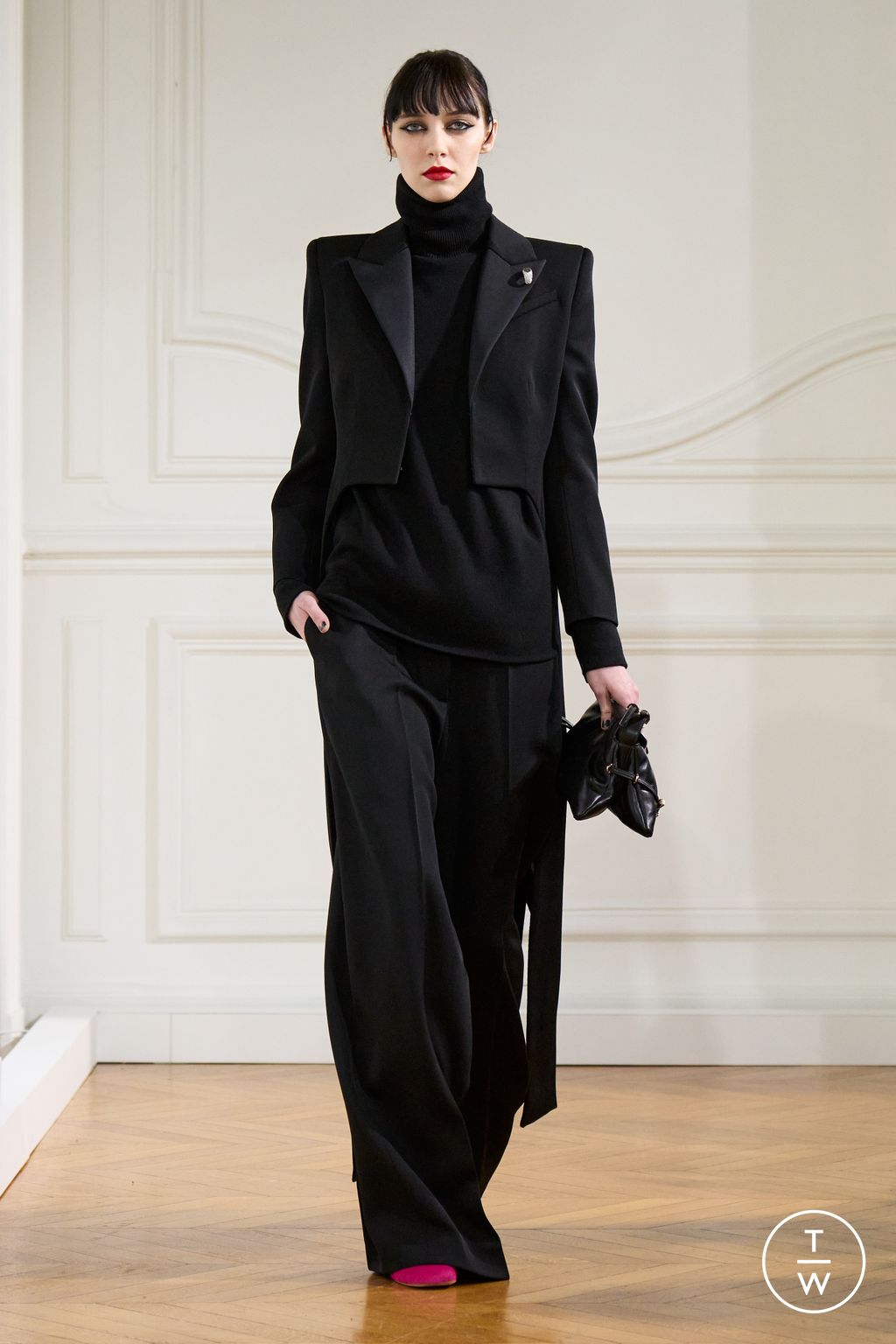 Fashion Week Paris Fall/Winter 2024 look 9 de la collection Givenchy womenswear