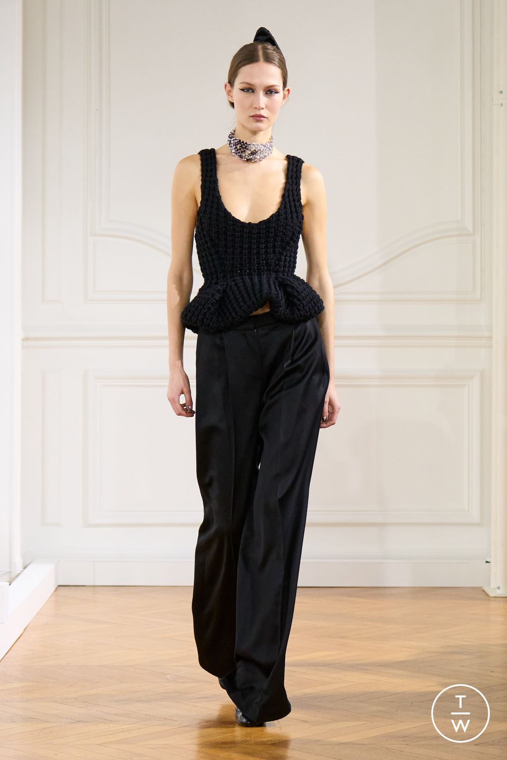 Fashion Week Paris Fall/Winter 2024 look 28 from the Givenchy collection womenswear