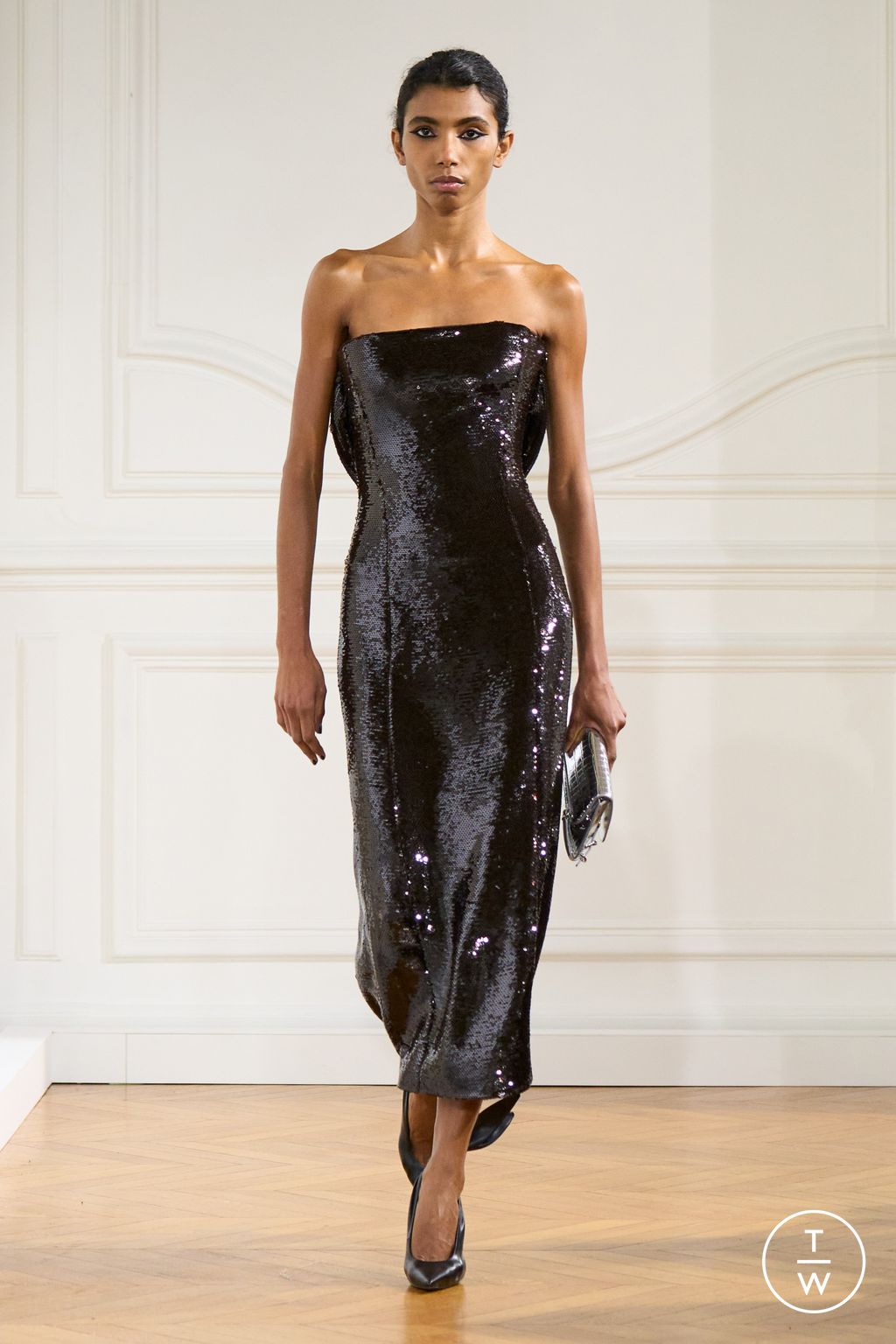 Fashion Week Paris Fall/Winter 2024 look 32 de la collection Givenchy womenswear