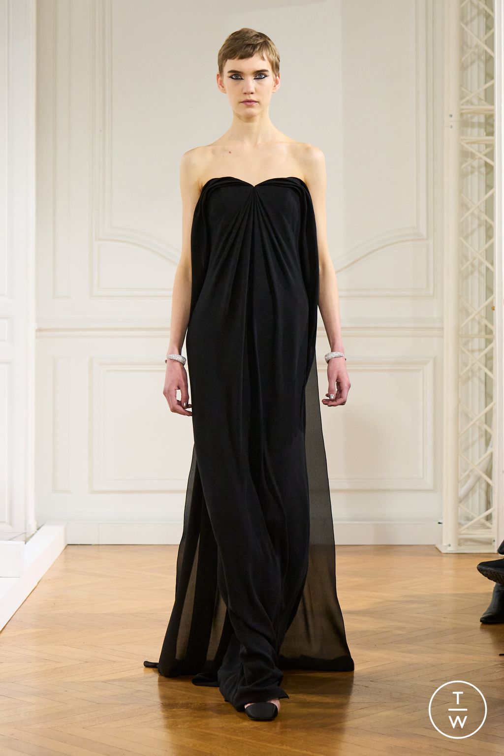 Fashion Week Paris Fall/Winter 2024 look 43 de la collection Givenchy womenswear