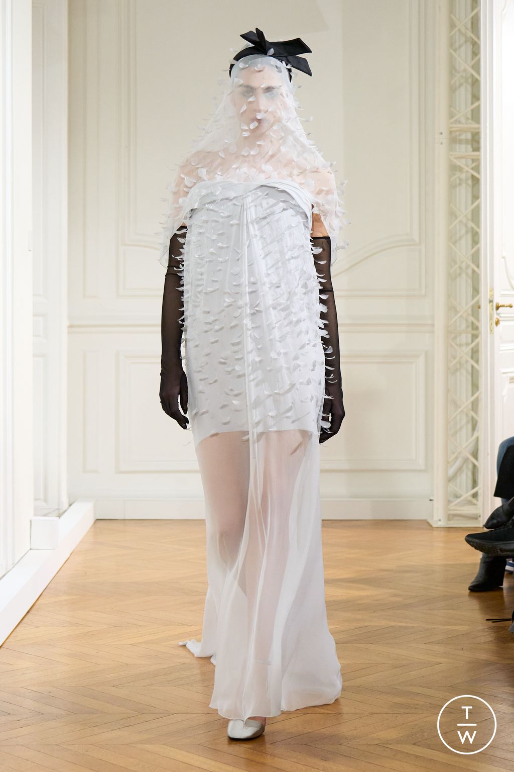 Fashion Week Paris Fall/Winter 2024 look 44 de la collection Givenchy womenswear