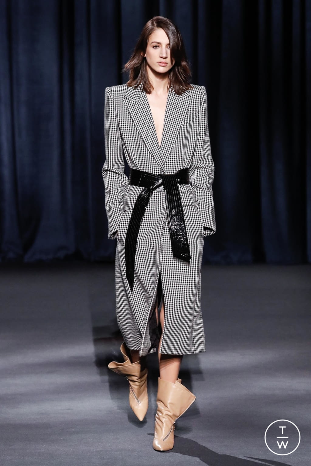 Fashion Week Paris Fall/Winter 2018 look 5 de la collection Givenchy womenswear