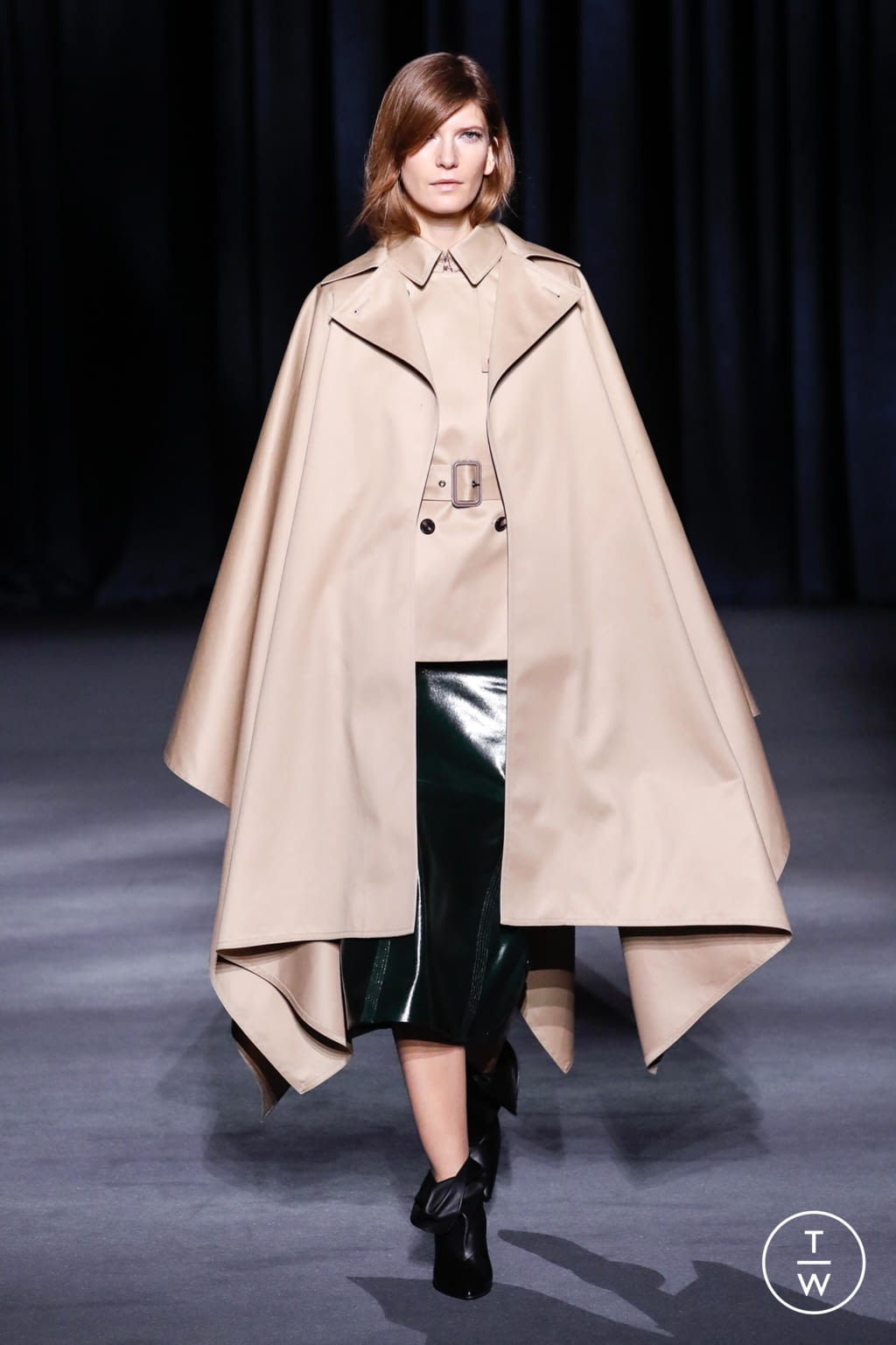 Fashion Week Paris Fall/Winter 2018 look 14 de la collection Givenchy womenswear