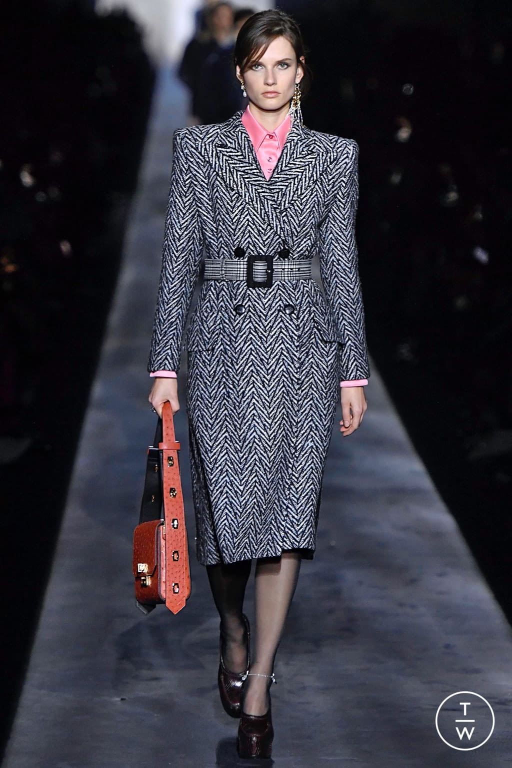 Fashion Week Paris Fall/Winter 2019 look 22 from the Givenchy collection womenswear