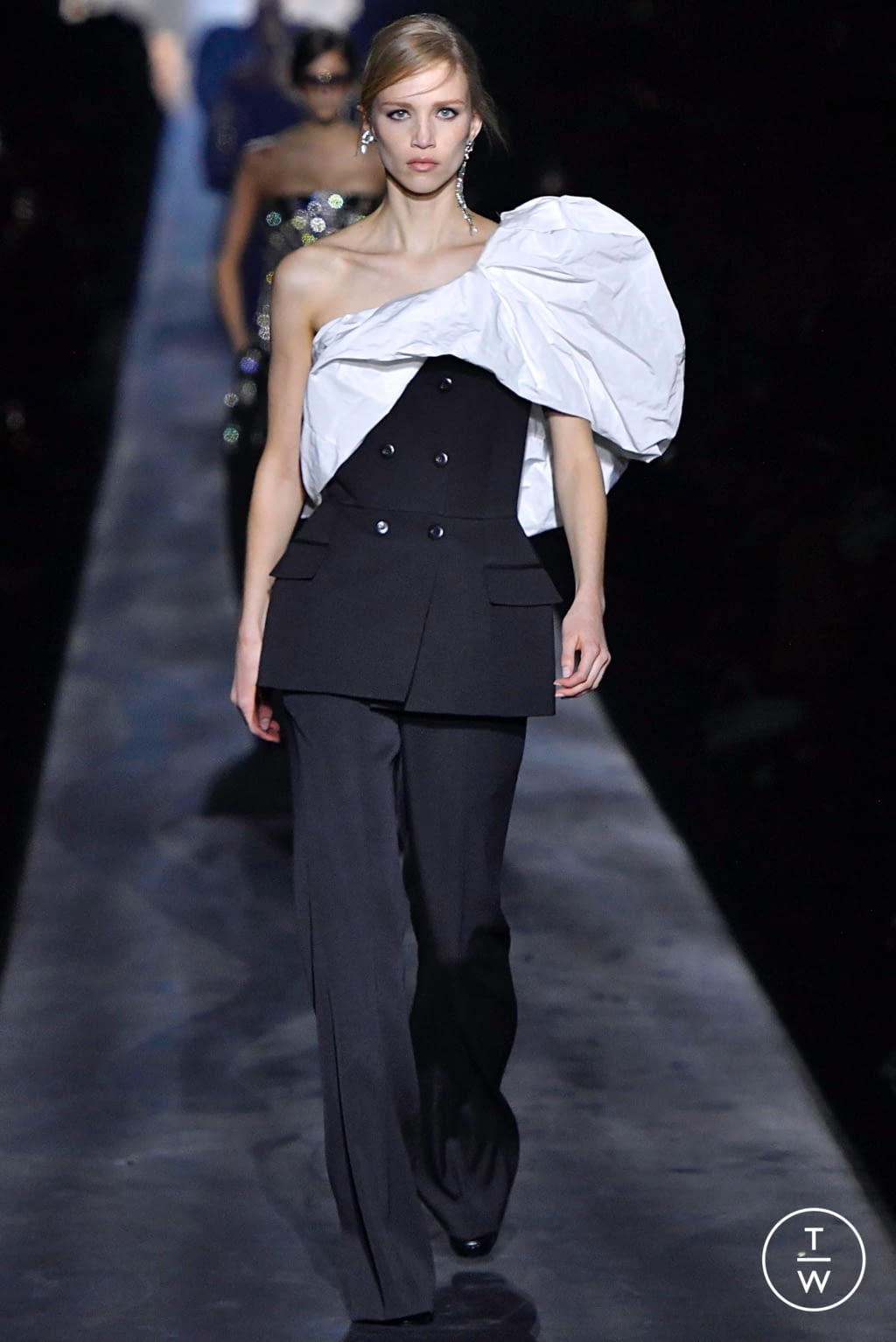 Fashion Week Paris Fall/Winter 2019 look 61 from the Givenchy collection womenswear