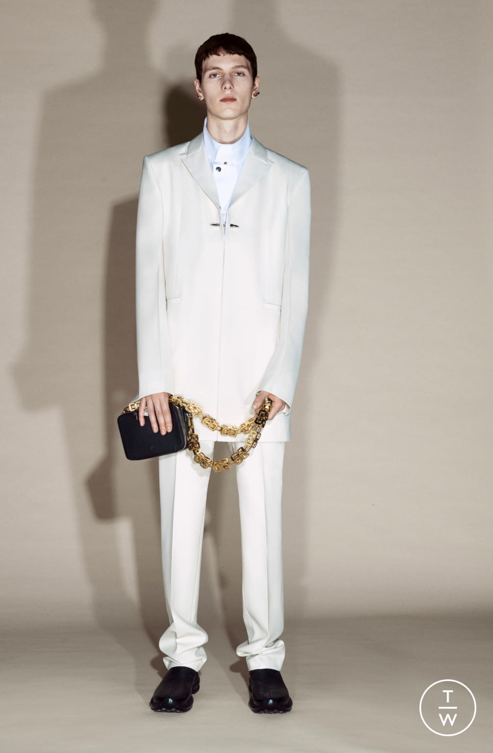 Fashion Week Paris Pre-Fall 2021 look 3 from the Givenchy collection 女装