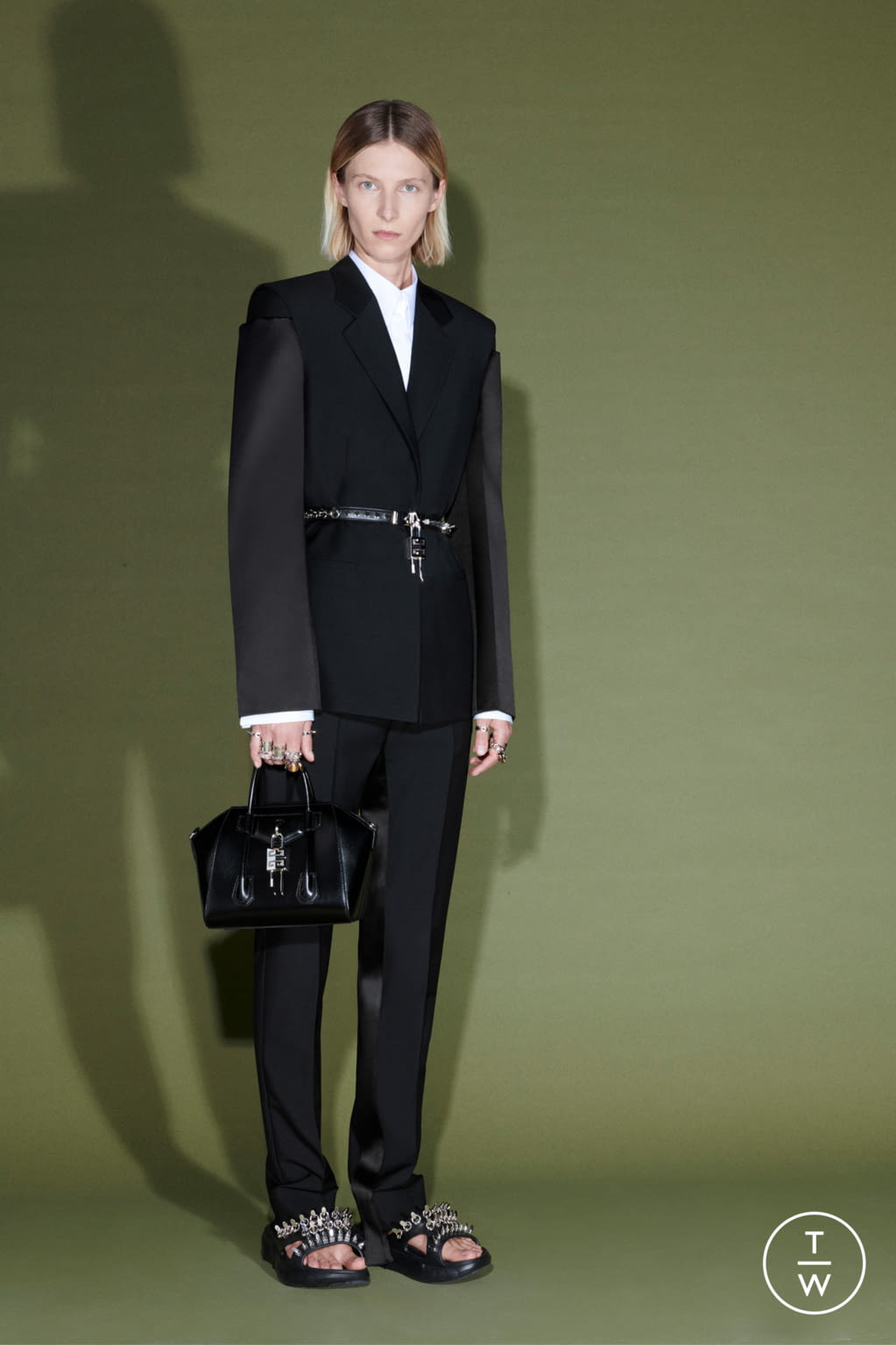 Fashion Week Paris Pre-Fall 2021 look 43 from the Givenchy collection womenswear
