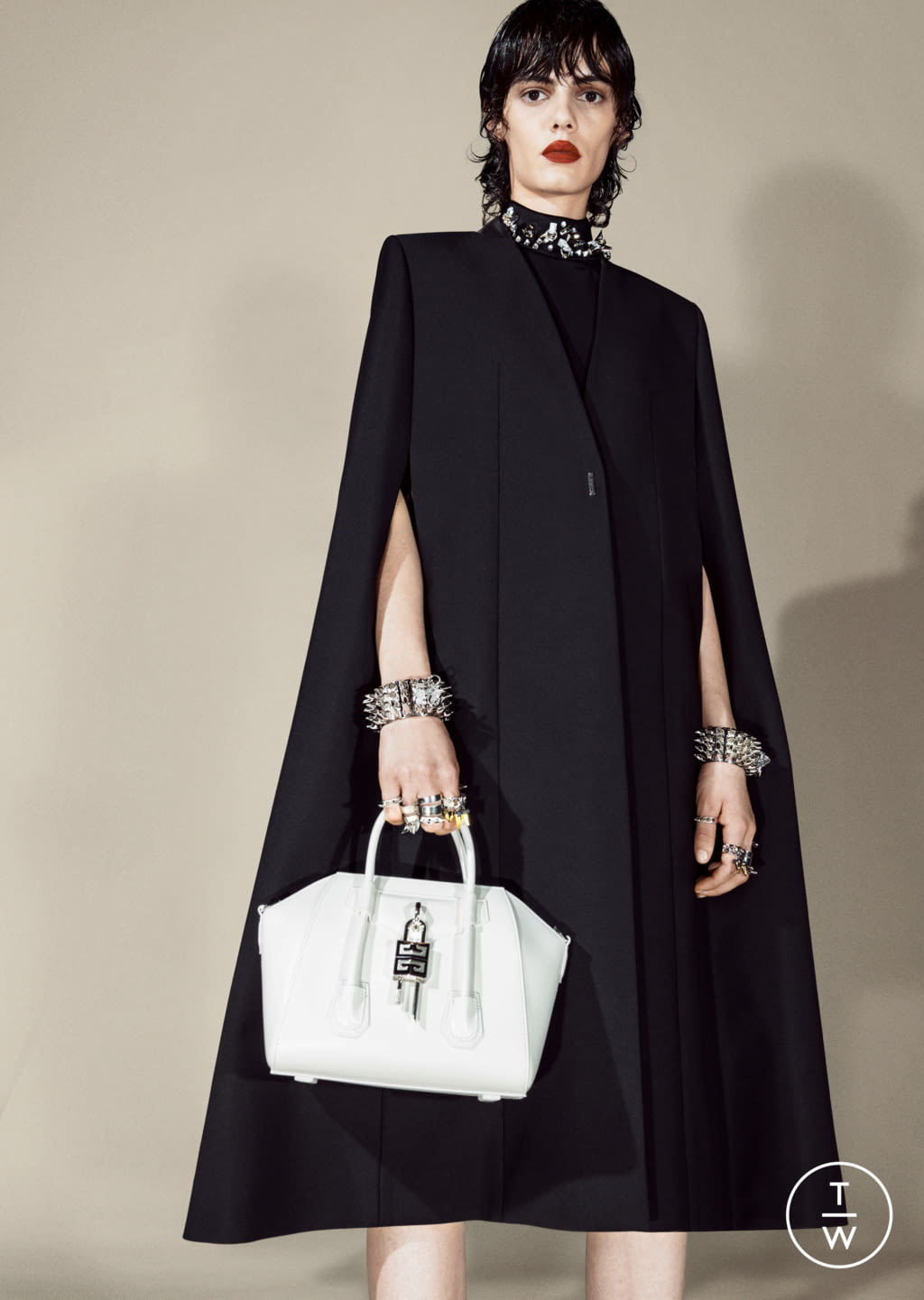Fashion Week Paris Pre-Fall 2021 look 44 from the Givenchy collection 女装