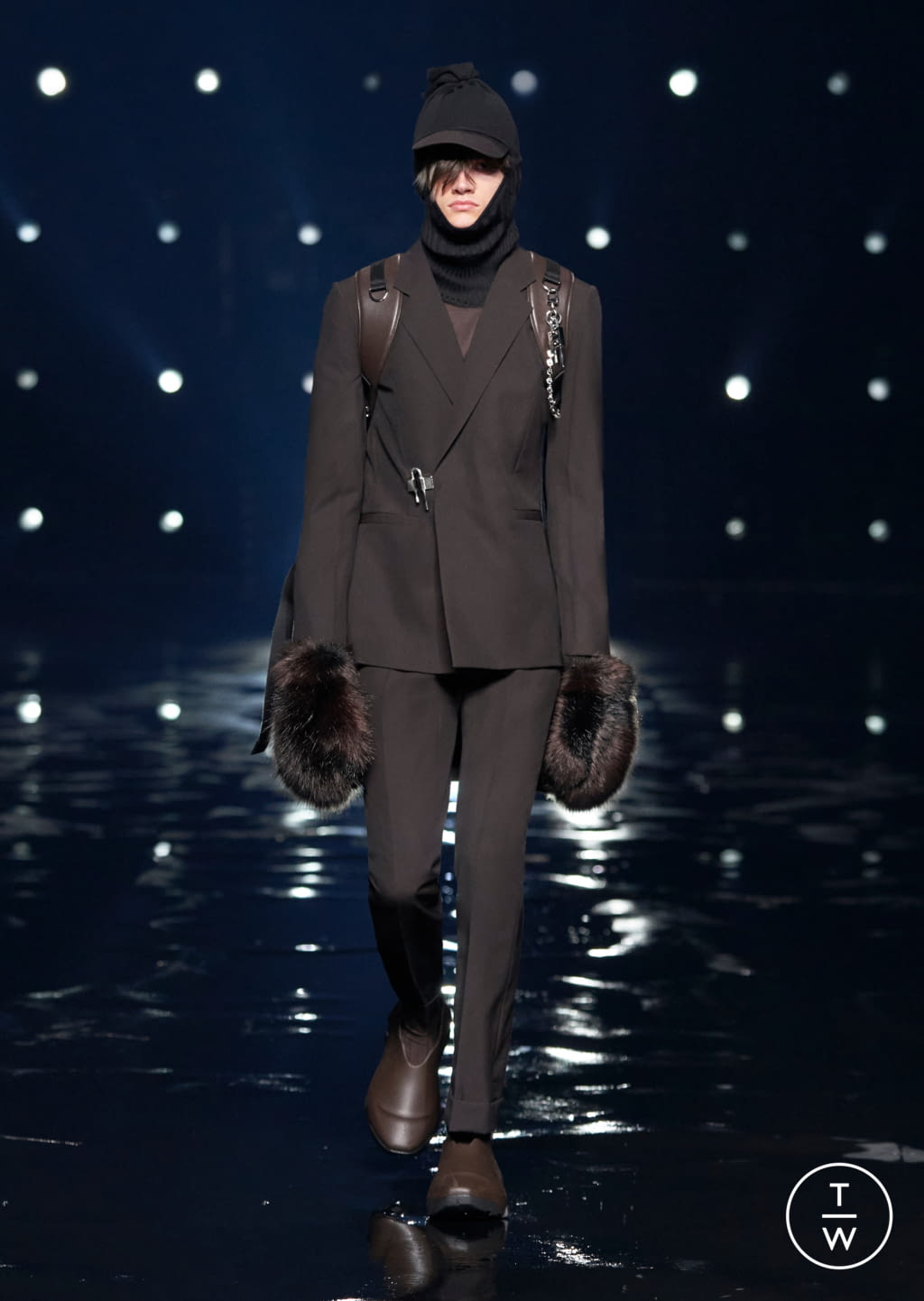 Fashion Week Paris Fall/Winter 2021 look 11 from the Givenchy collection 女装