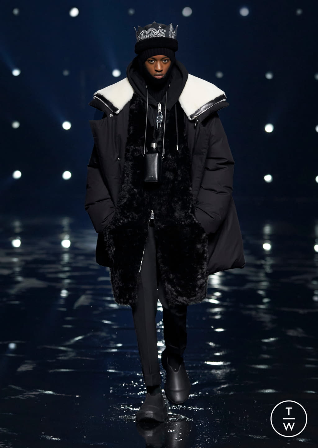 Fashion Week Paris Fall/Winter 2021 look 19 de la collection Givenchy womenswear