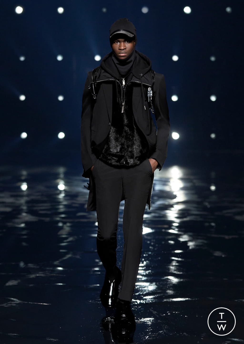 Fashion Week Paris Fall/Winter 2021 look 20 from the Givenchy collection 女装