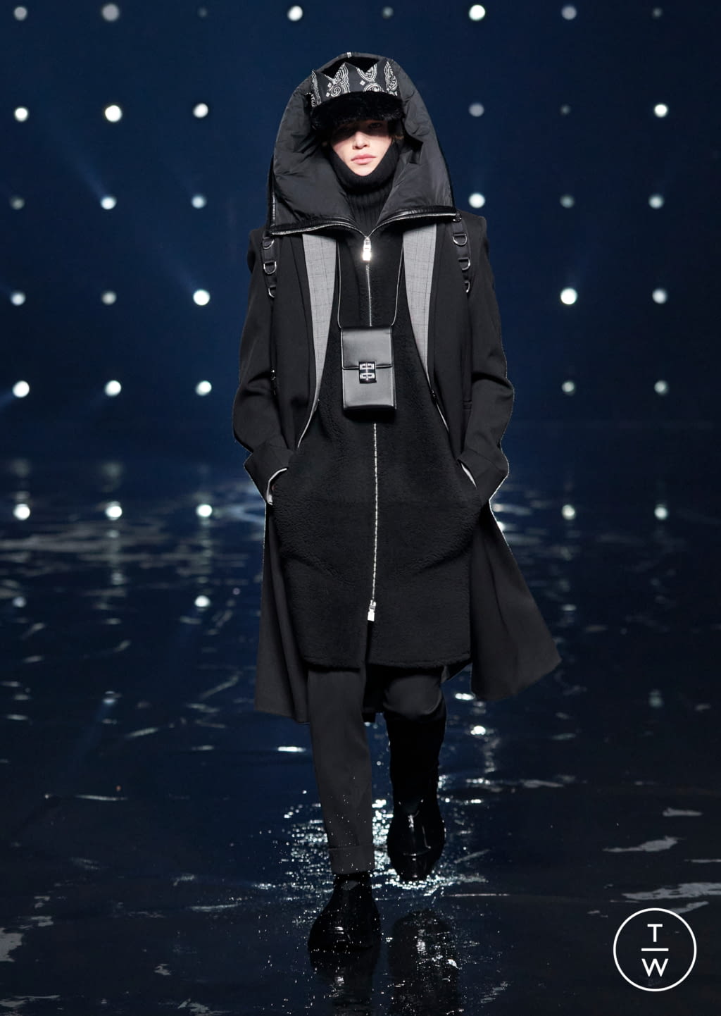 Fashion Week Paris Fall/Winter 2021 look 58 from the Givenchy collection 女装
