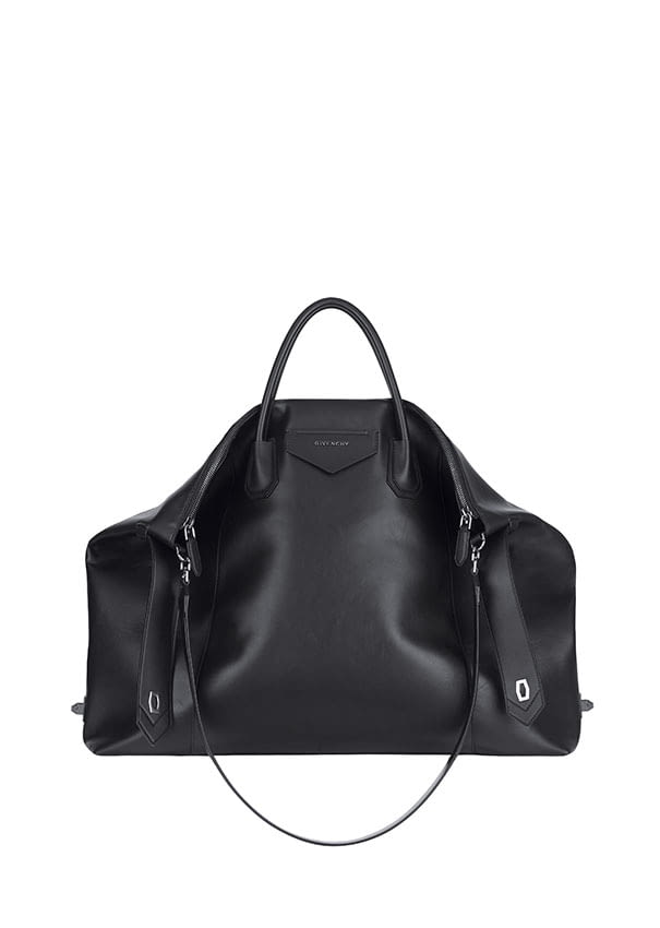 Fashion Week Paris Fall/Winter 2020 look 13 from the Givenchy collection 男装配饰