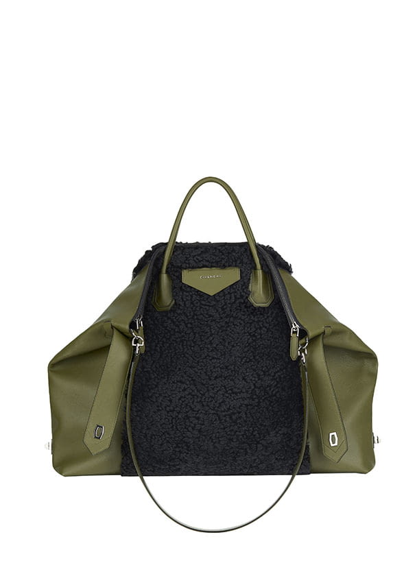 Fashion Week Paris Fall/Winter 2020 look 17 from the Givenchy collection 男装配饰