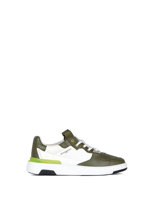 Fashion Week Paris Fall/Winter 2020 look 44 from the Givenchy collection 男装配饰