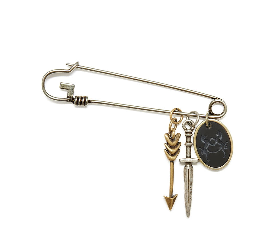 Fashion Week Paris Fall/Winter 2020 look 50 from the Givenchy collection 男装配饰