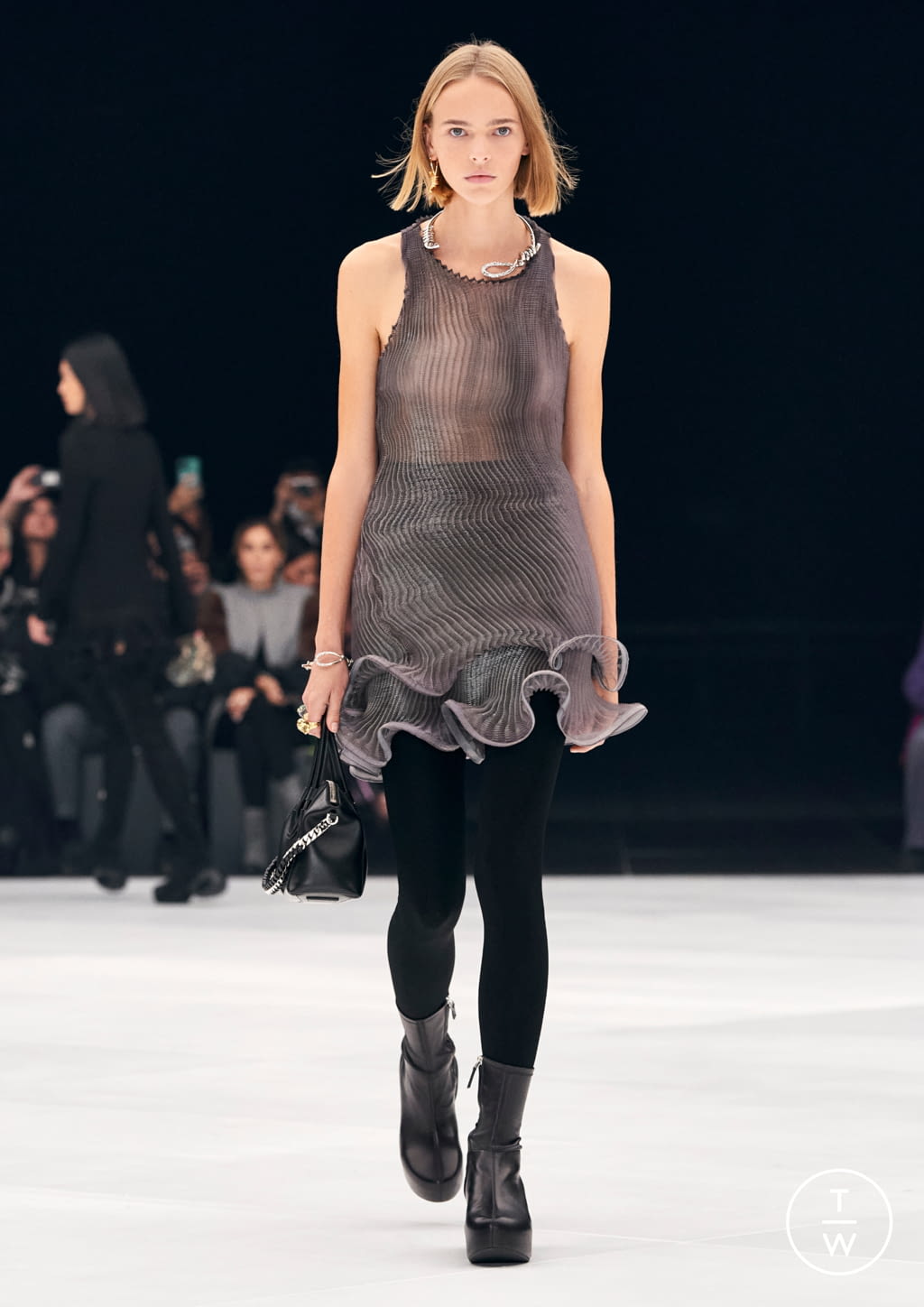 Fashion Week Paris Spring/Summer 2022 look 16 de la collection Givenchy womenswear