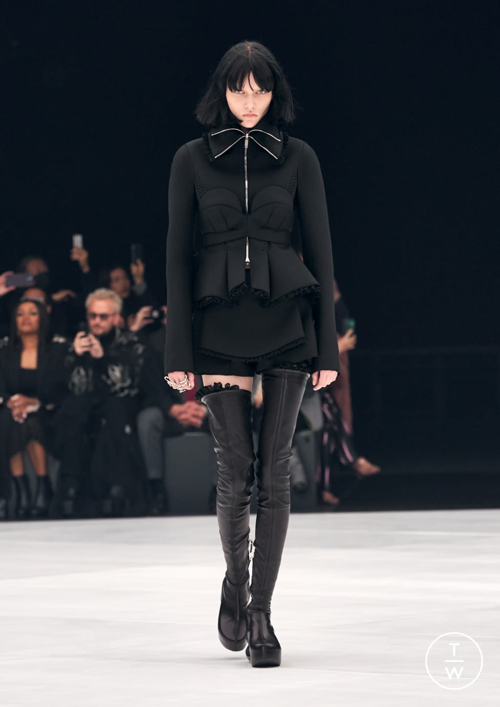 Fashion Week Paris Spring/Summer 2022 look 1 de la collection Givenchy womenswear