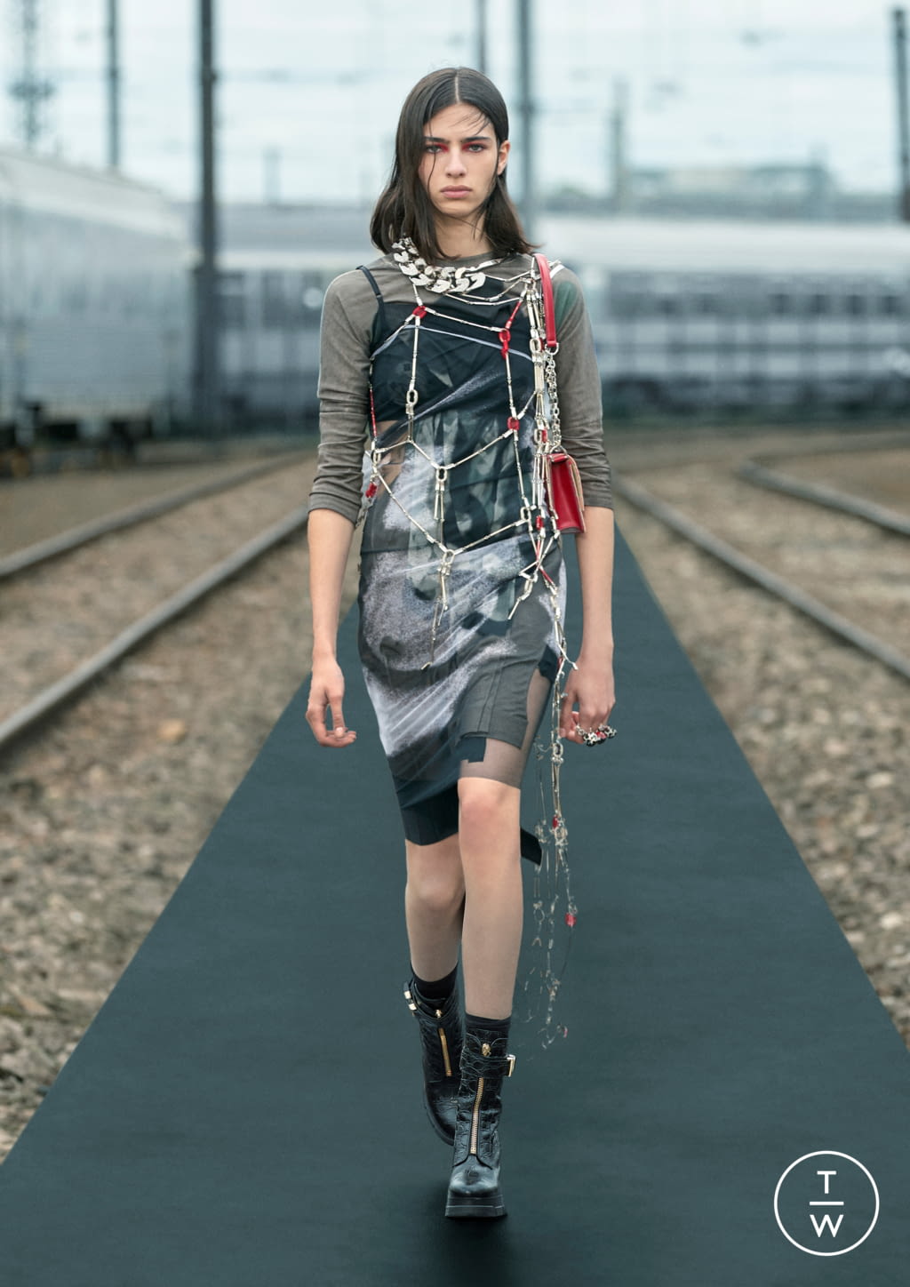 Fashion Week Paris Resort 2022 look 4 de la collection Givenchy womenswear