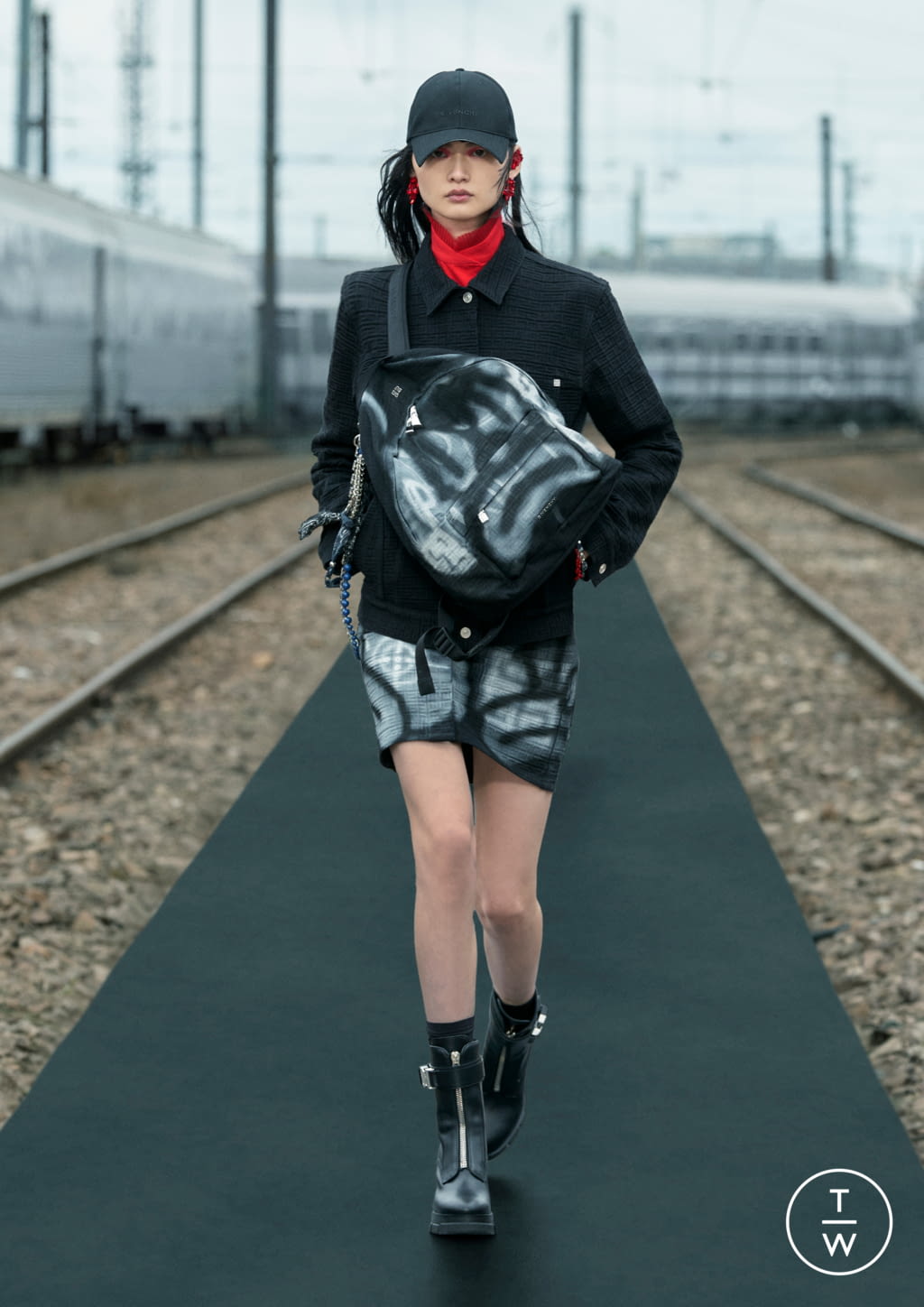 Fashion Week Paris Resort 2022 look 8 from the Givenchy collection womenswear