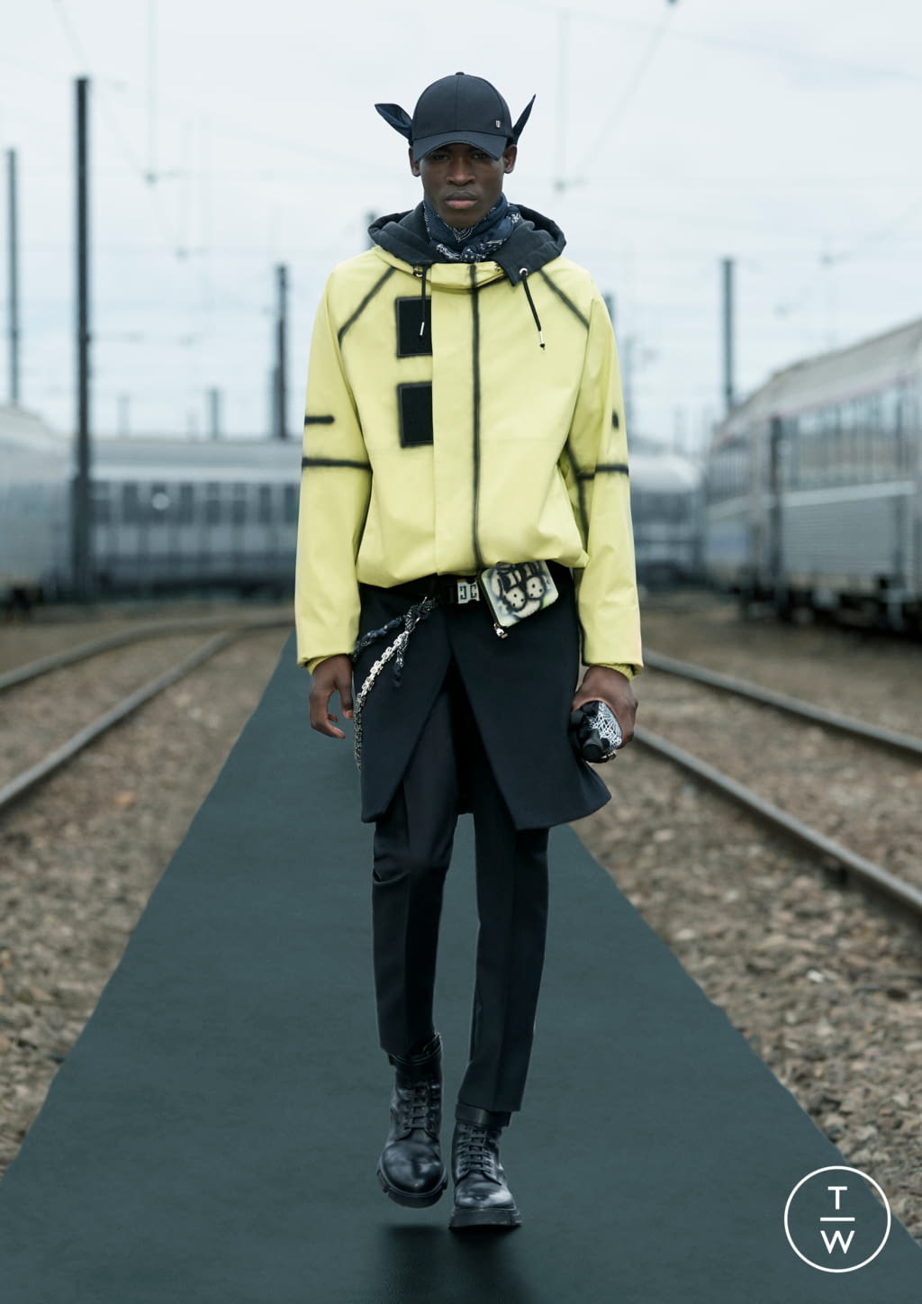 Fashion Week Paris Resort 2022 look 16 from the Givenchy collection womenswear