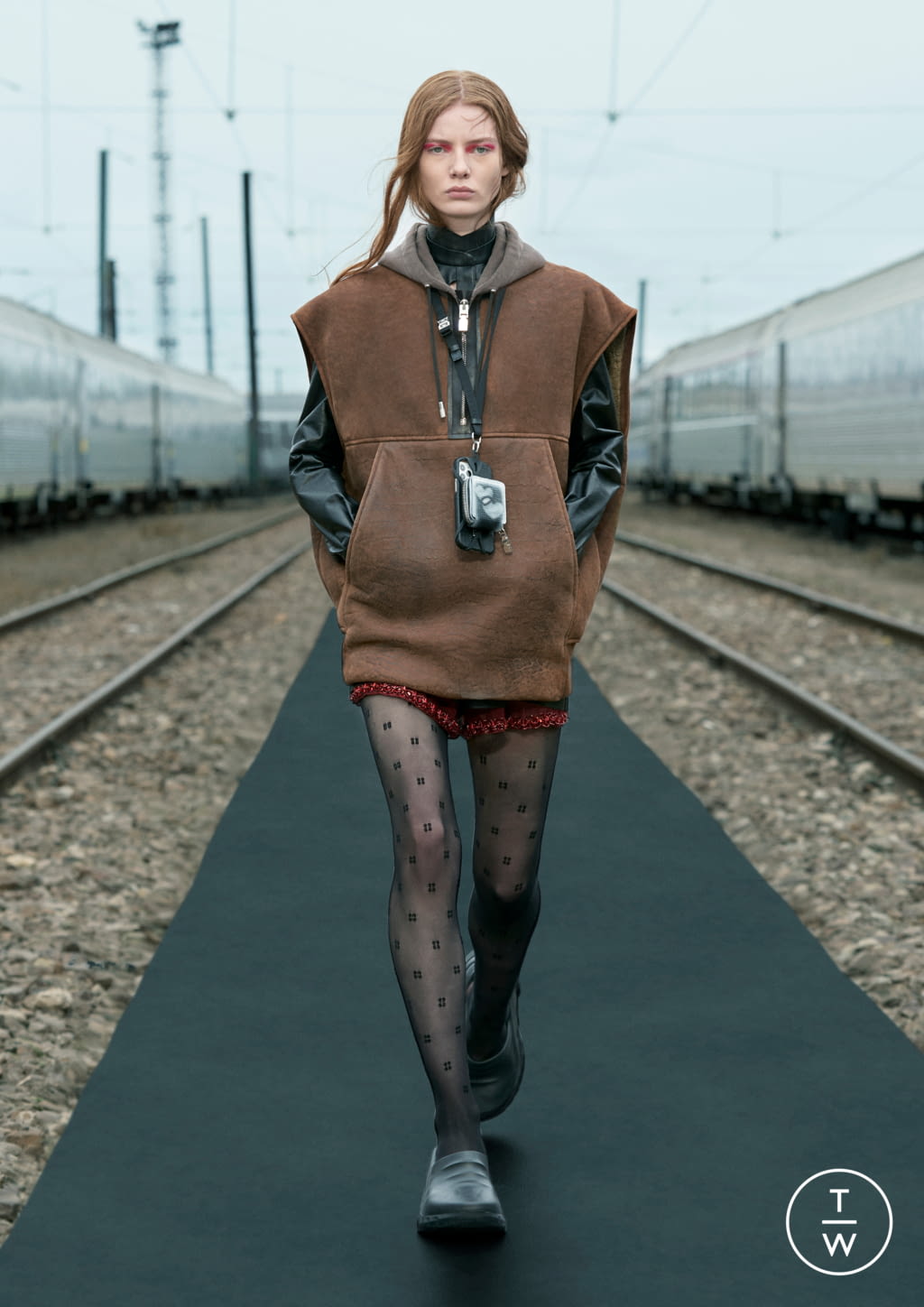 Fashion Week Paris Resort 2022 look 25 de la collection Givenchy womenswear