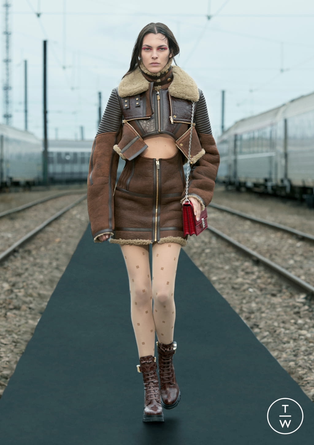 Fashion Week Paris Resort 2022 look 27 de la collection Givenchy womenswear