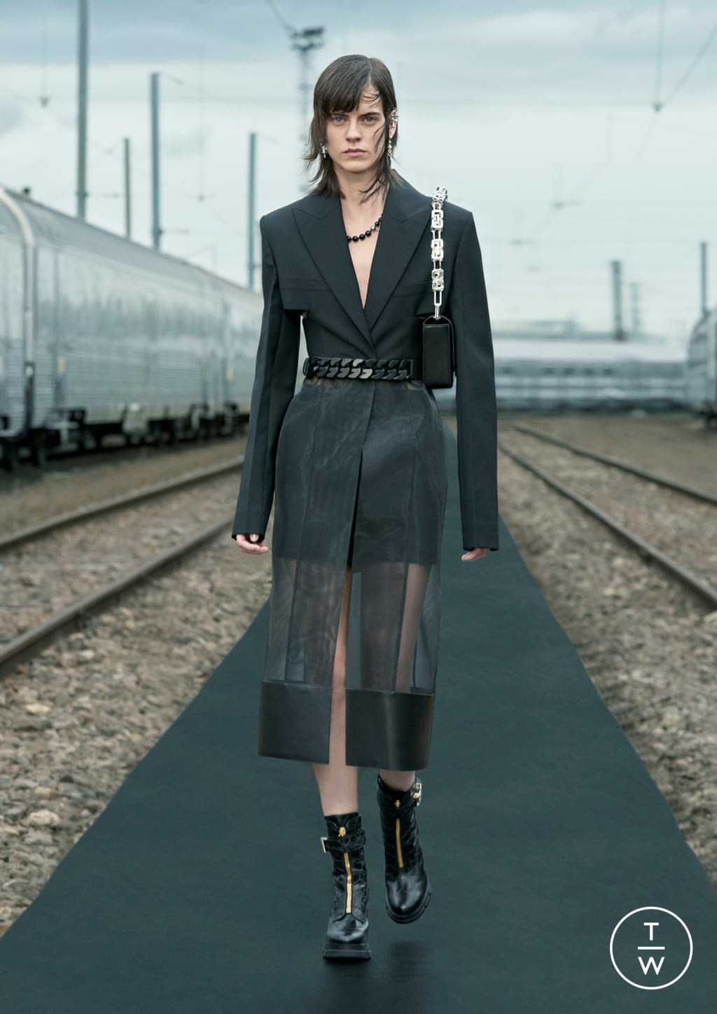 Fashion Week Paris Resort 2022 look 41 de la collection Givenchy womenswear