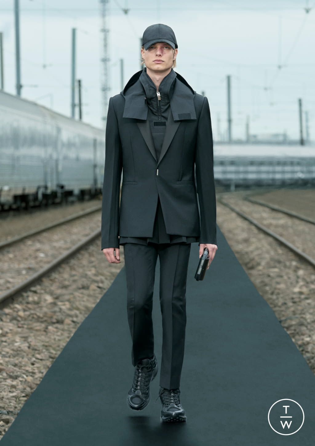 Fashion Week Paris Resort 2022 look 43 from the Givenchy collection womenswear