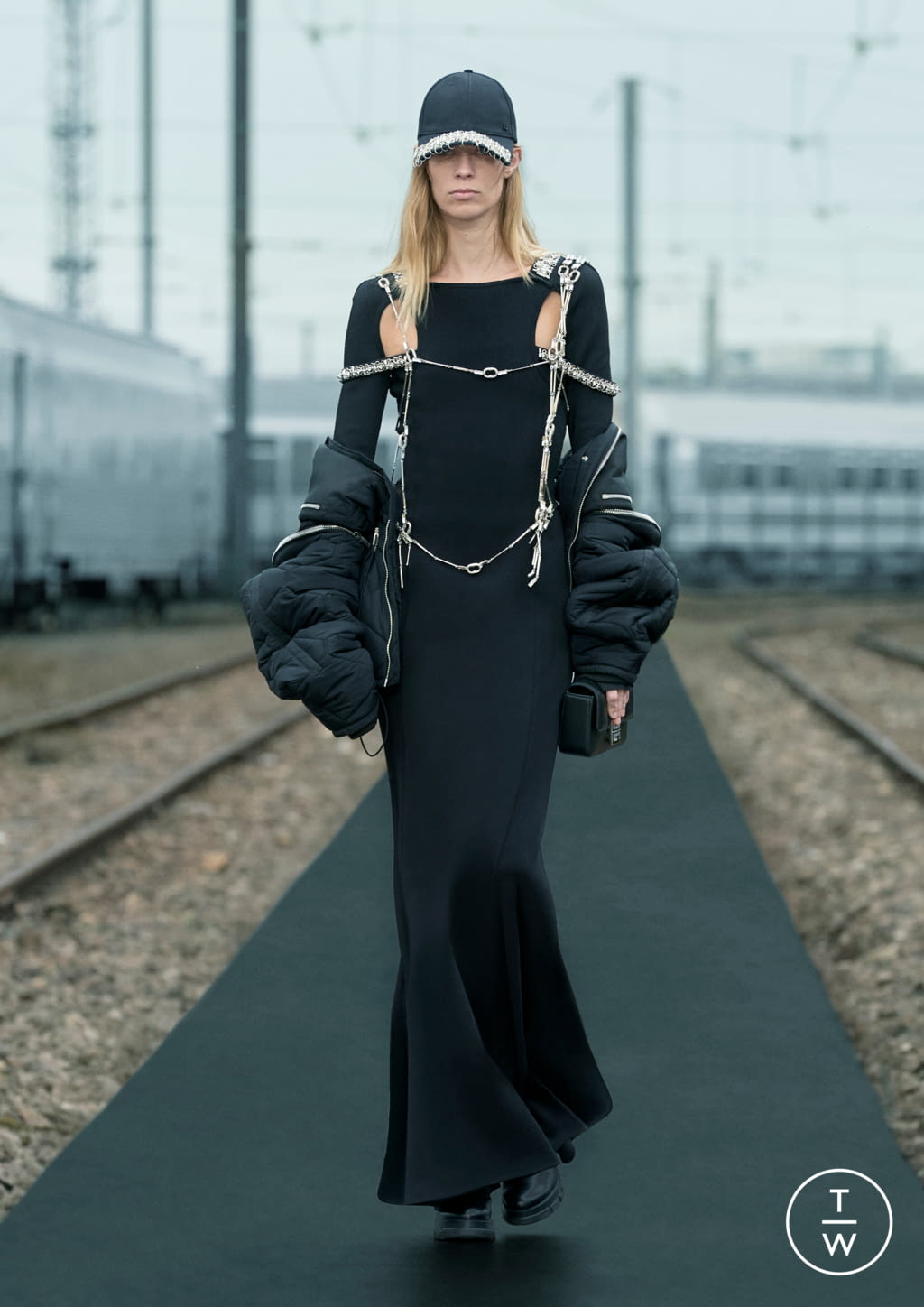 Fashion Week Paris Resort 2022 look 44 de la collection Givenchy womenswear