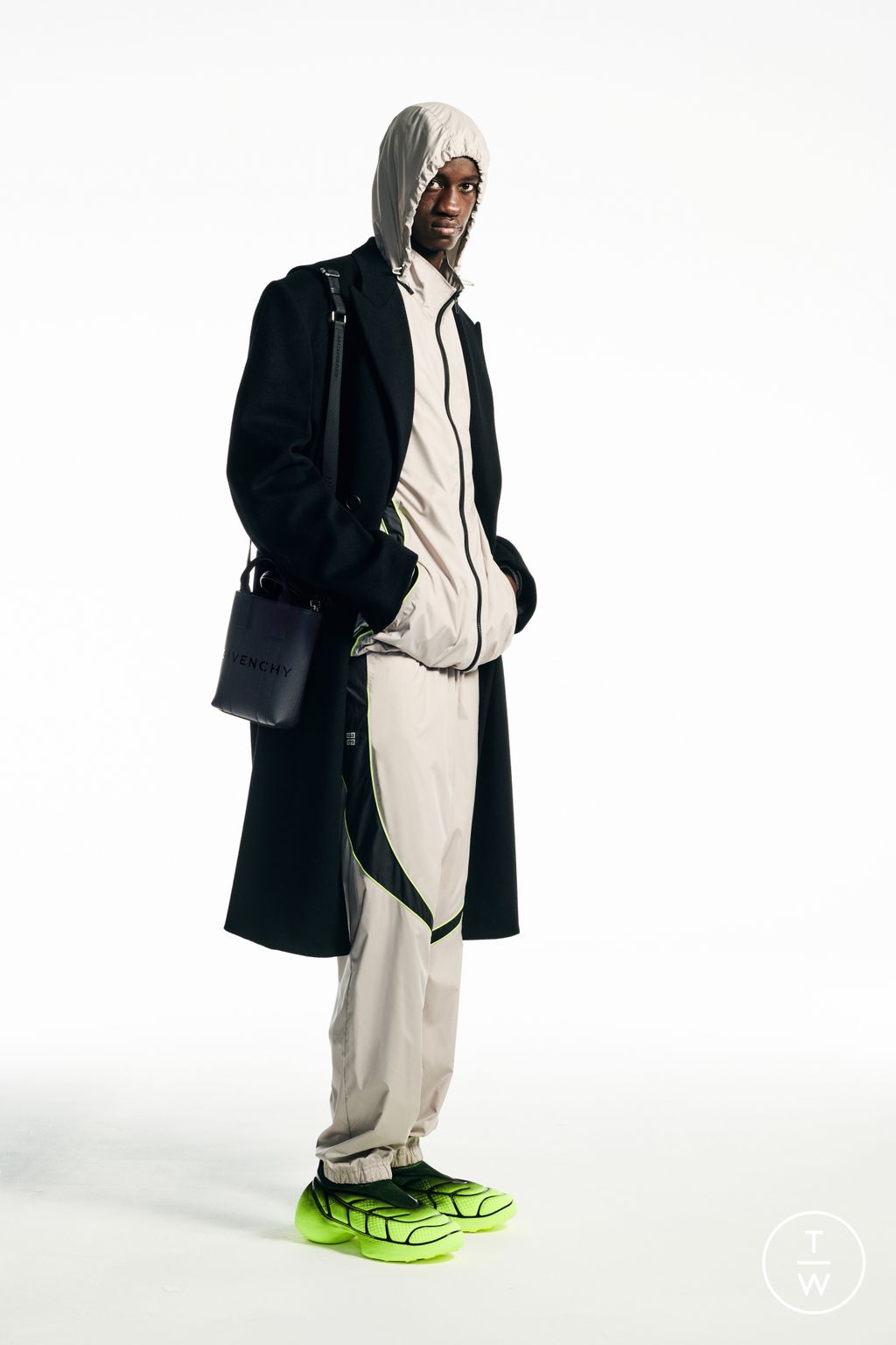 Fashion Week Paris Resort 2023 look 7 from the Givenchy collection 男装