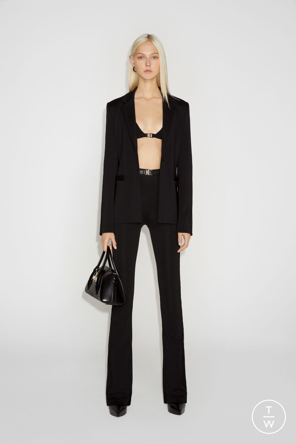 Fashion Week Paris Resort 2023 look 1 from the Givenchy collection womenswear