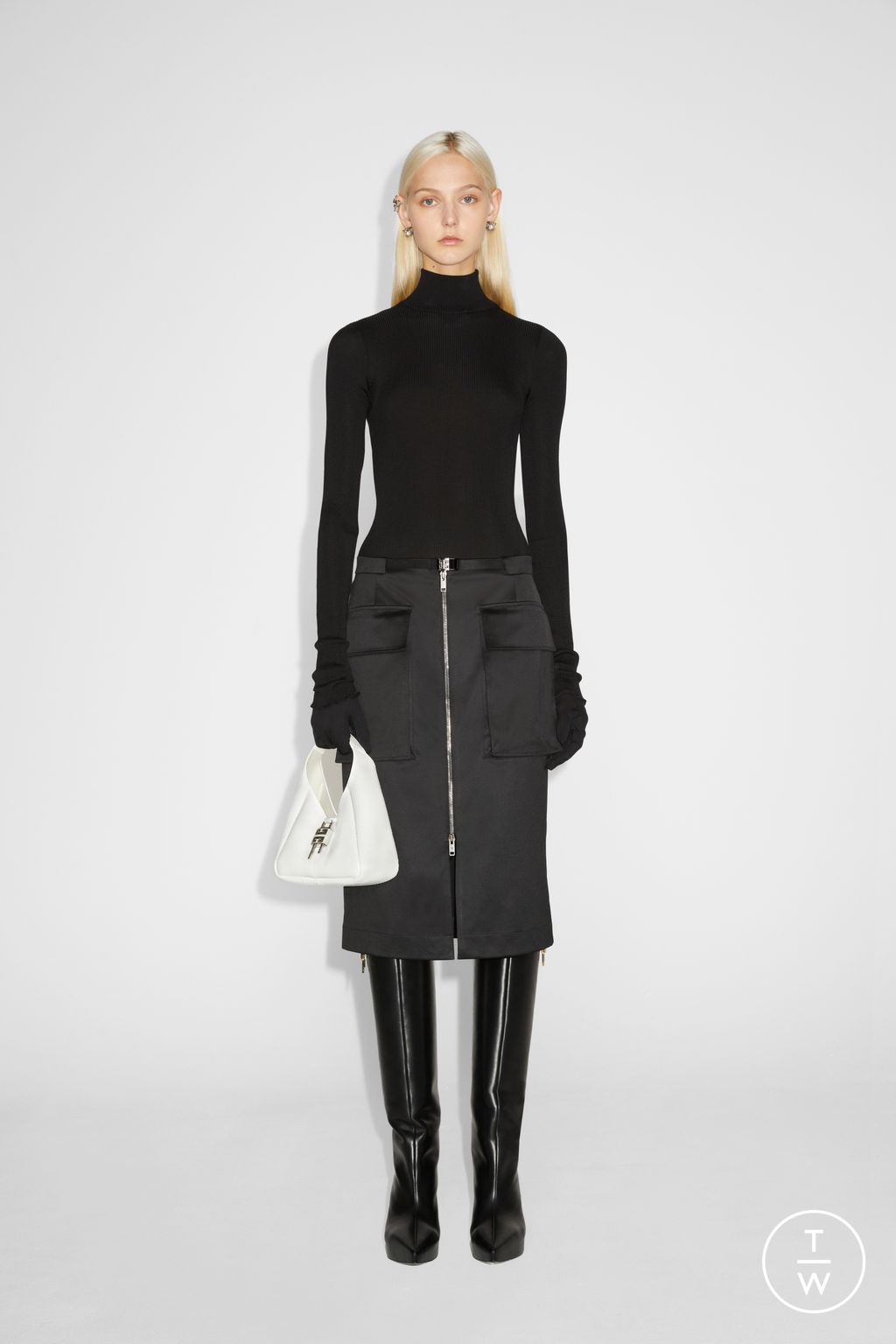 Fashion Week Paris Resort 2023 look 19 from the Givenchy collection womenswear
