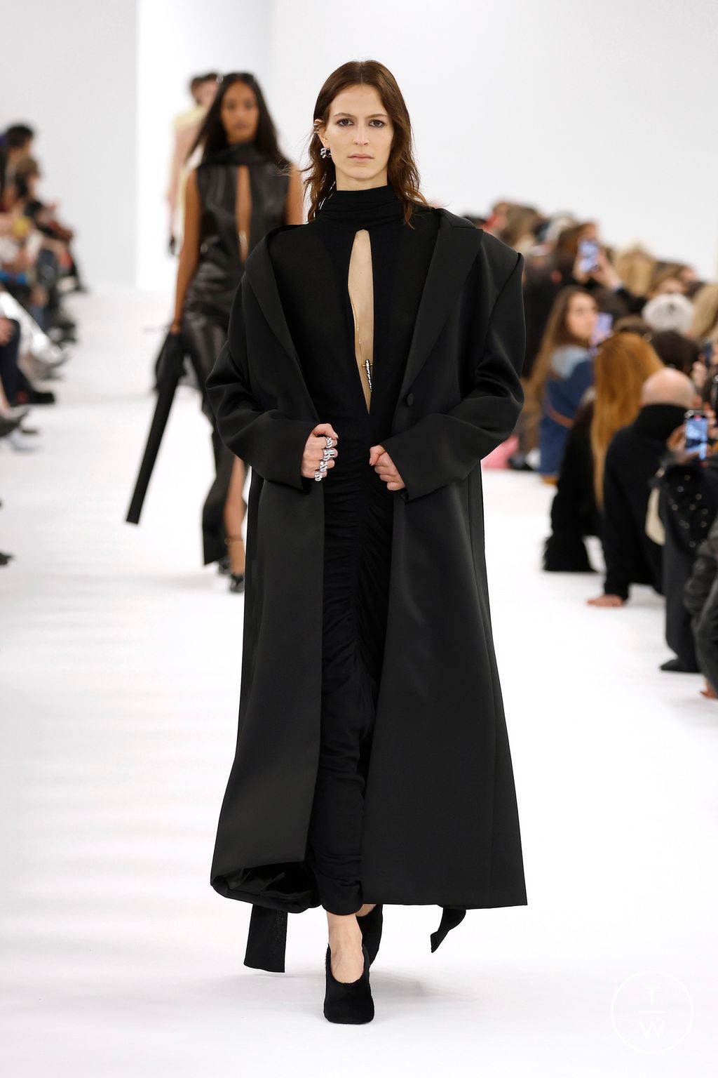 Fashion Week Paris Fall/Winter 2023 look 15 from the Givenchy collection womenswear