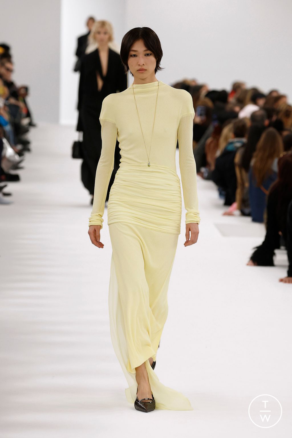 Fashion Week Paris Fall/Winter 2023 look 18 de la collection Givenchy womenswear