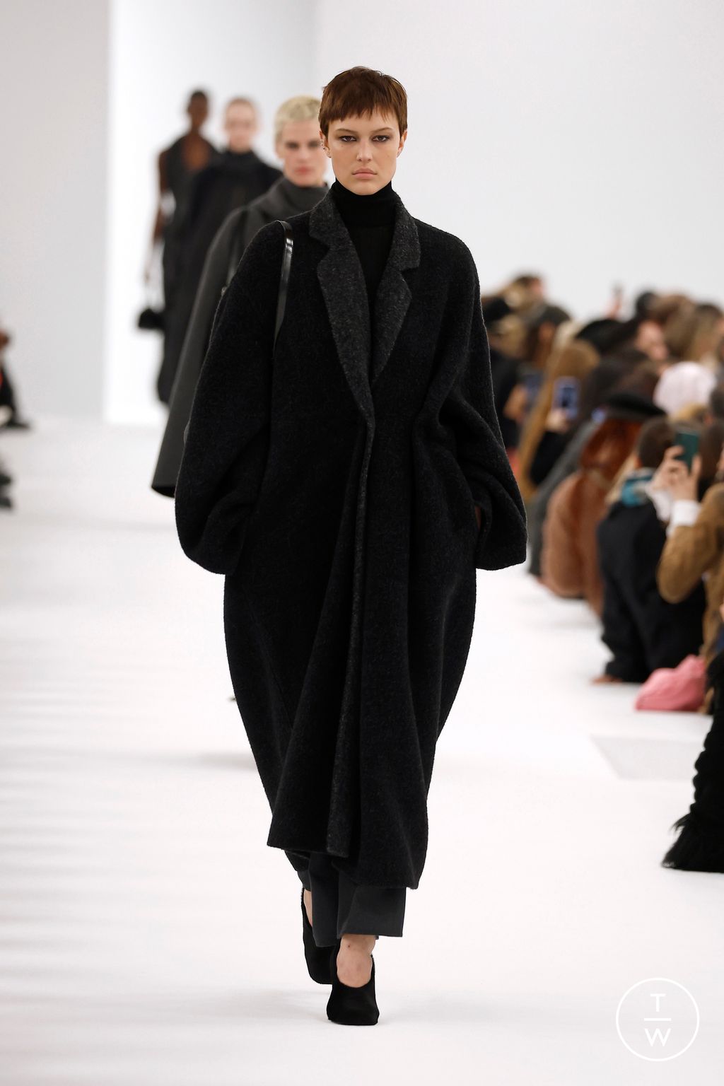 Fashion Week Paris Fall/Winter 2023 look 22 from the Givenchy collection womenswear