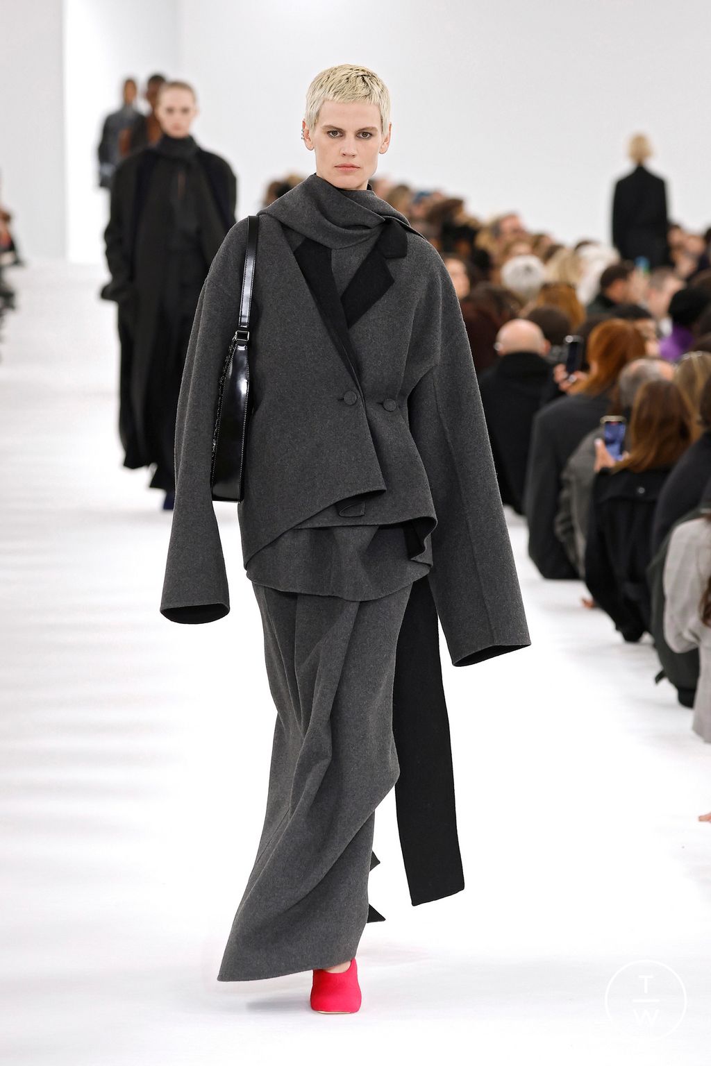 Fashion Week Paris Fall/Winter 2023 look 23 from the Givenchy collection womenswear