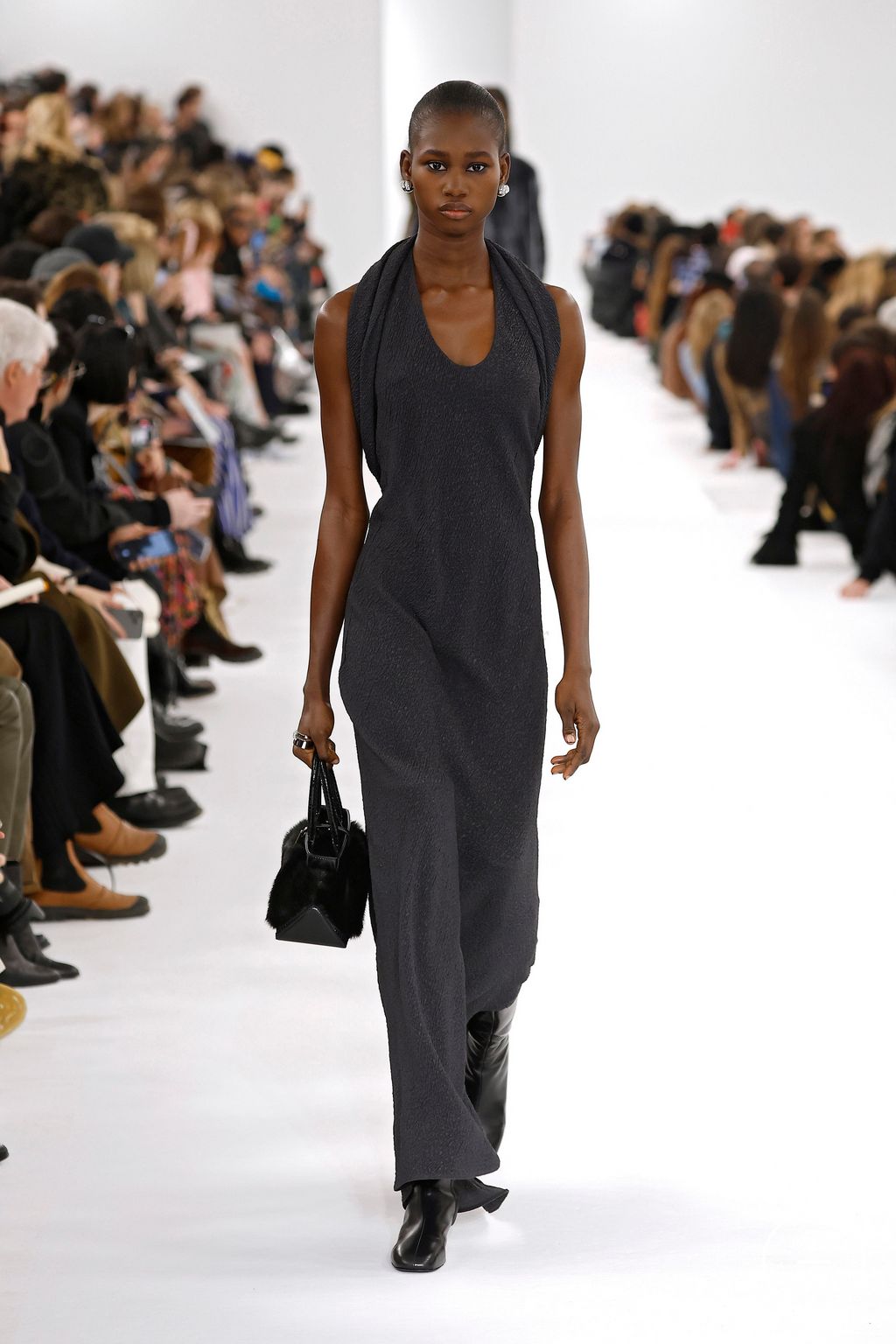 Fashion Week Paris Fall/Winter 2023 look 25 de la collection Givenchy womenswear