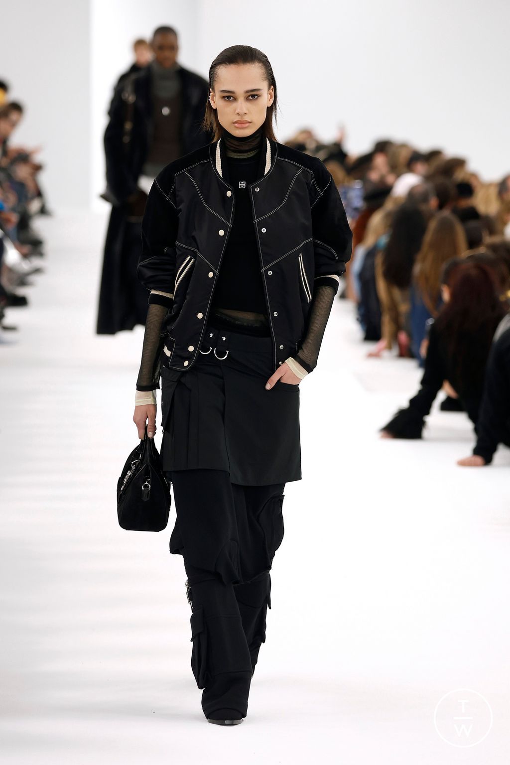 Fashion Week Paris Fall/Winter 2023 look 29 de la collection Givenchy womenswear