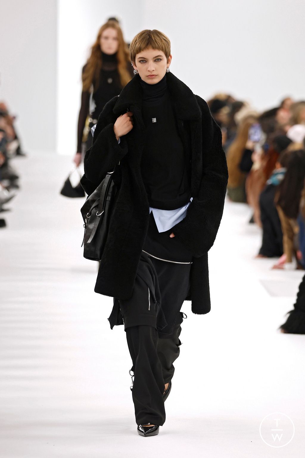 Fashion Week Paris Fall/Winter 2023 look 31 from the Givenchy collection womenswear
