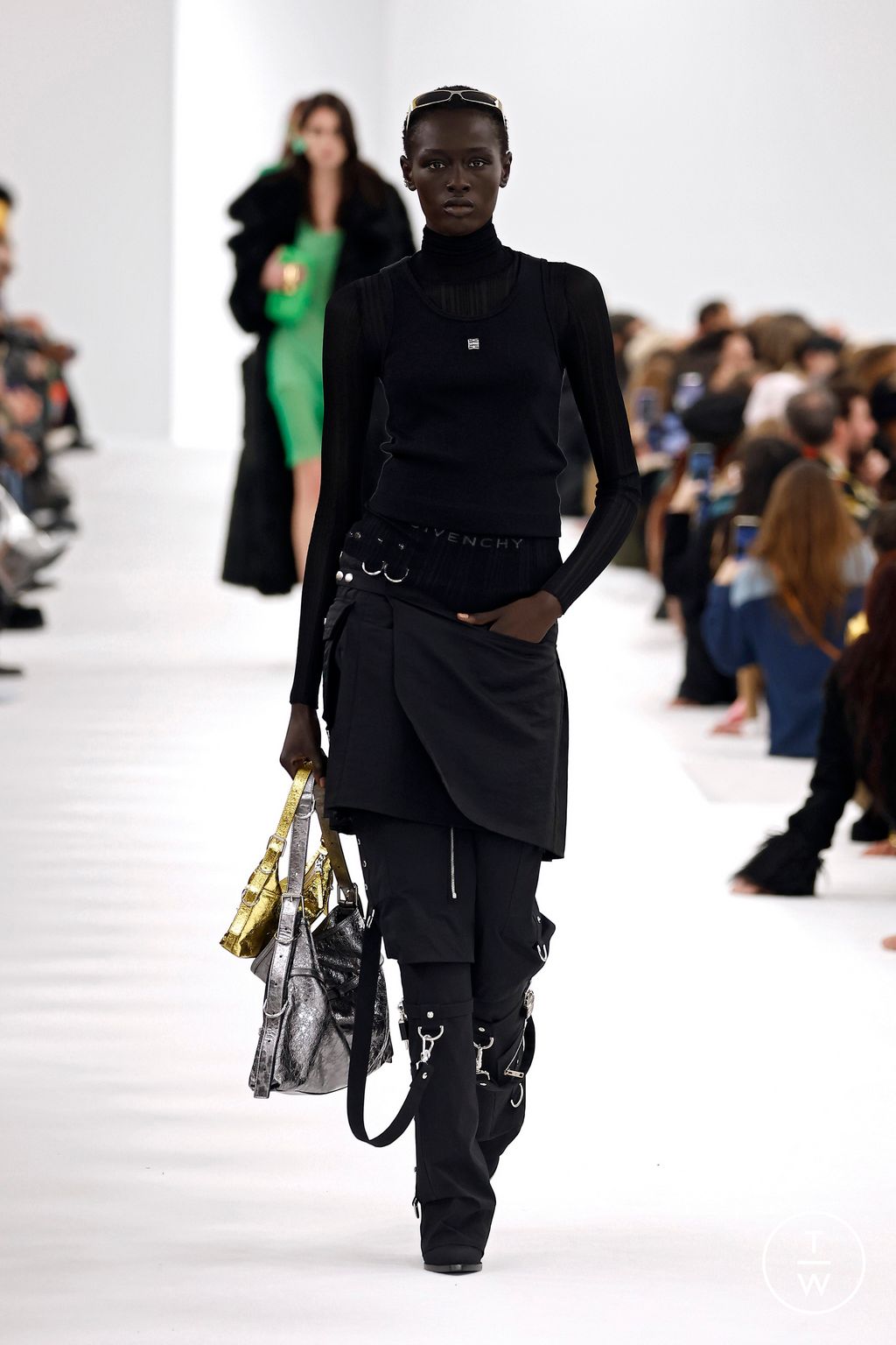 Fashion Week Paris Fall/Winter 2023 look 33 de la collection Givenchy womenswear