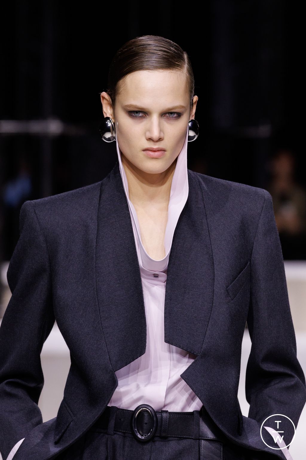 Fashion Week Paris Fall/Winter 2026 look 5 from the Givenchy collection 女装配饰