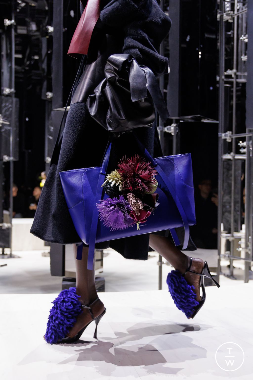 Fashion Week Paris Fall/Winter 2026 look 10 from the Givenchy collection 女装配饰